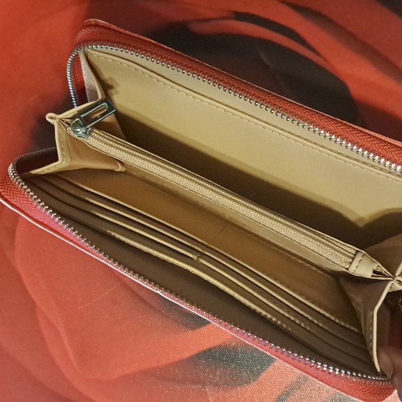 Guess Wallet - Picture 4 of 4